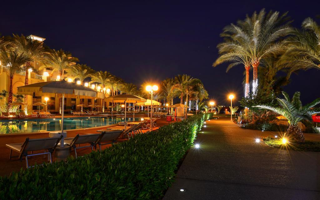 Stella Di Mare Beach Hotel & Spa Sharm el-Sheikh Luaran gambar The resort at night