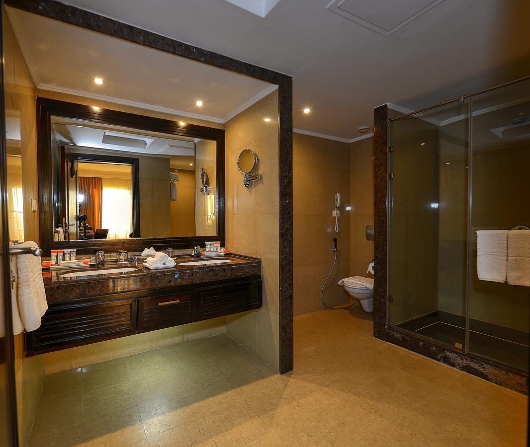 Stella Di Mare Beach Hotel & Spa Sharm el-Sheikh Luaran gambar A bathroom in a hotel